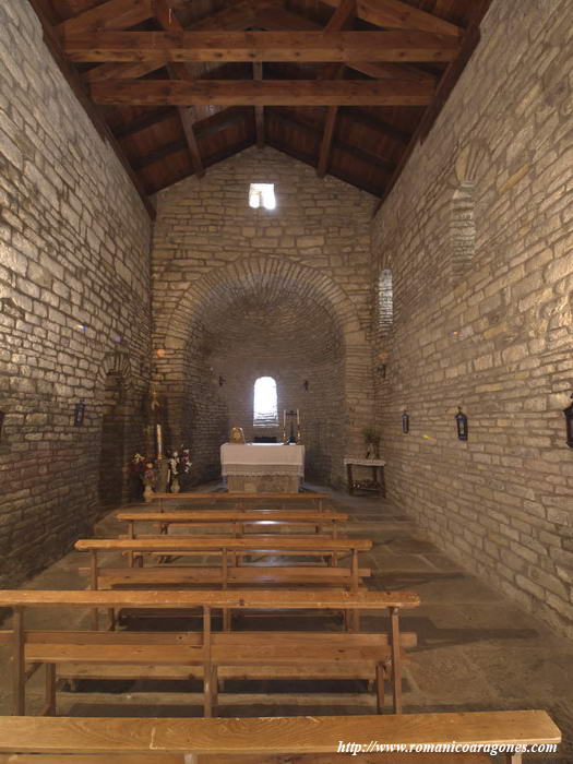 INTERIOR DEL TEMPLO HACIA LA CABECERA